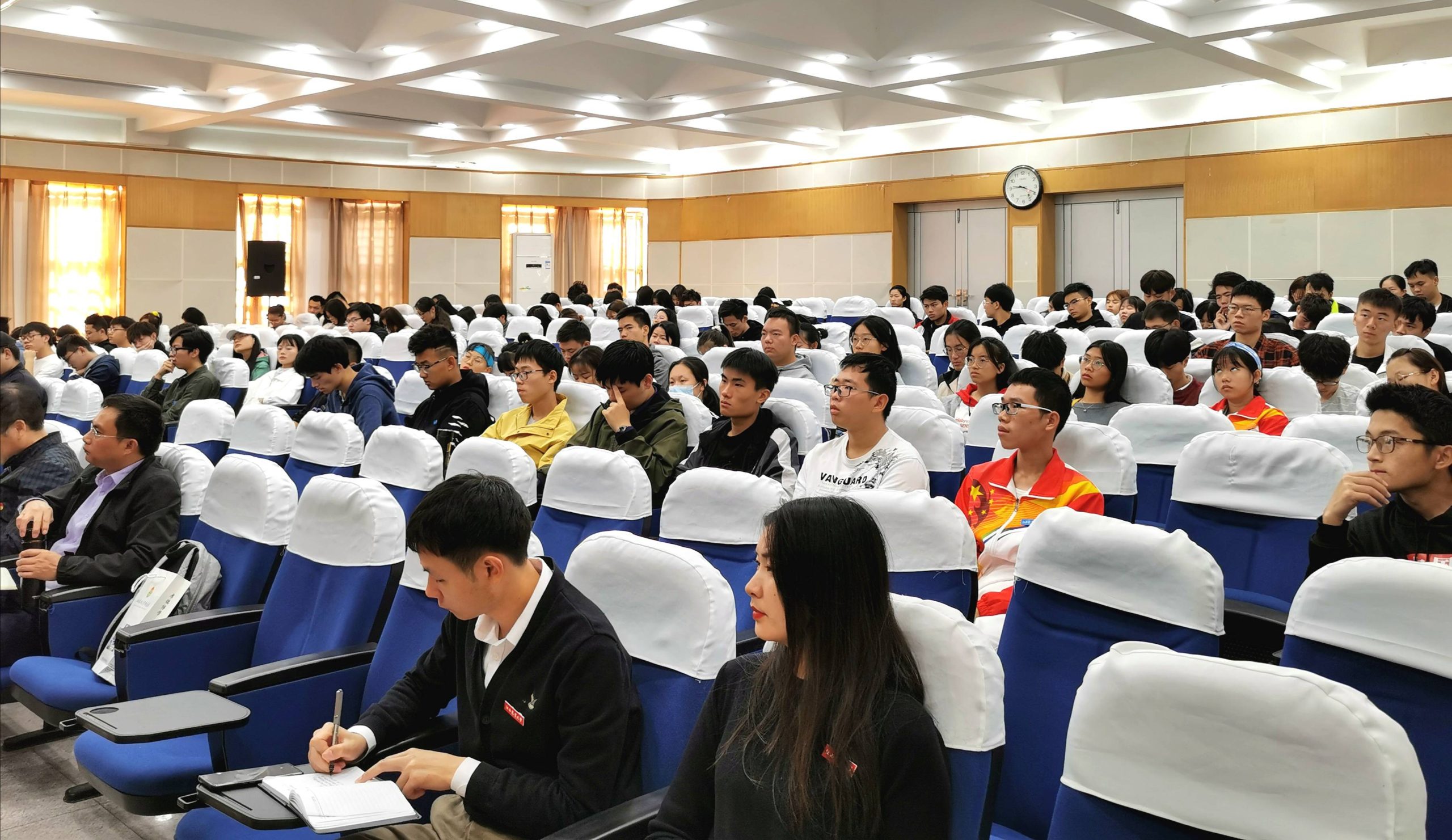 走进课堂 | 江西农业大学“惟义”校友报告会